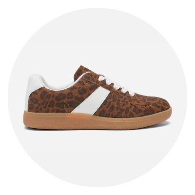 Sneakers for barn