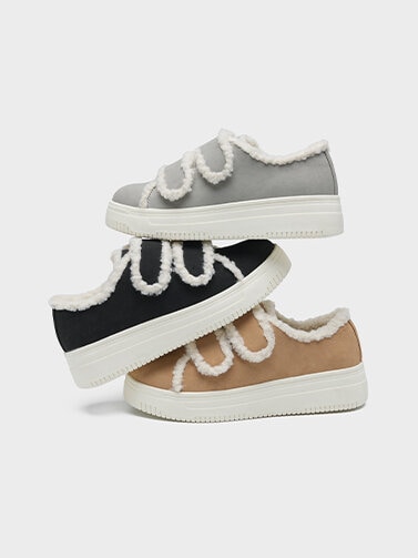 To sneakers for barne