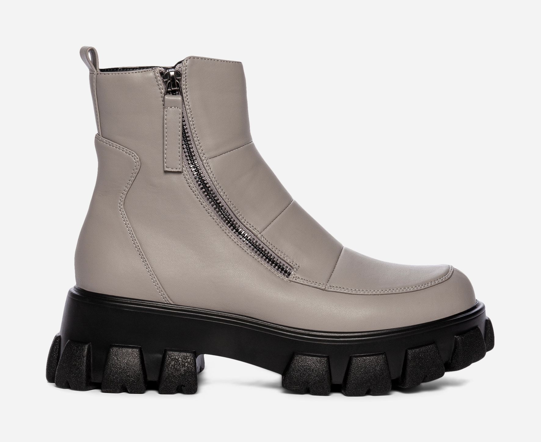 ATTITUDE, Boots Grå