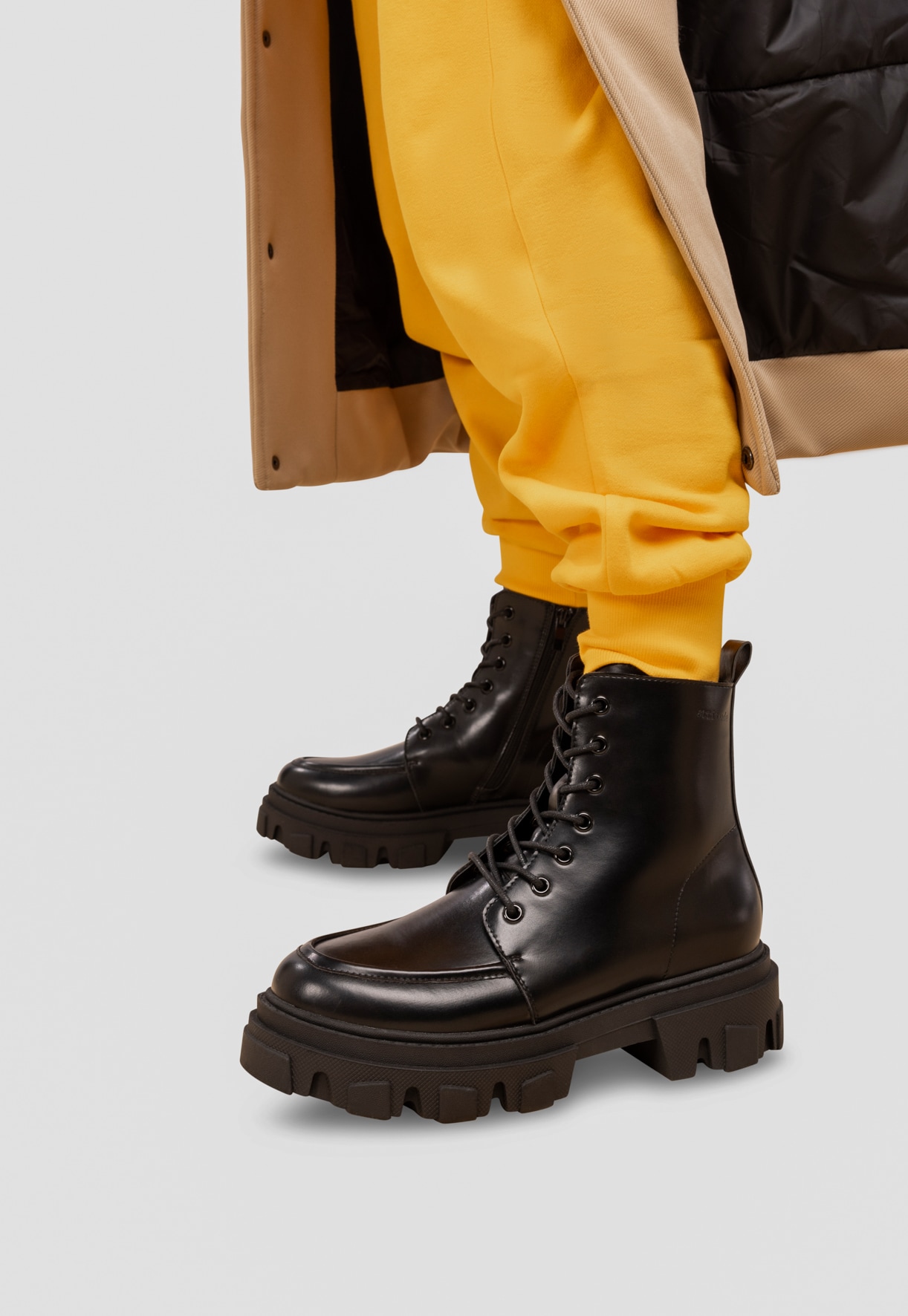 ATTITUDE, Skolett Sort