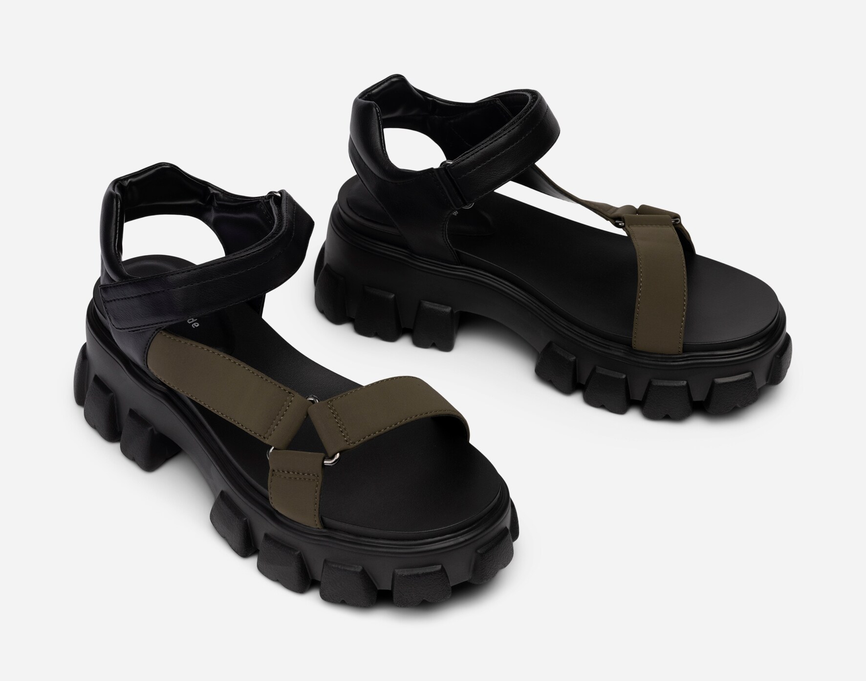 ATTITUDE, Sandal med reimer Sort