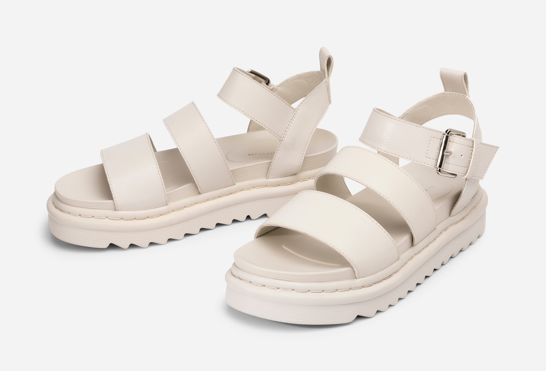 ATTITUDE, Sandal med reimer Beige