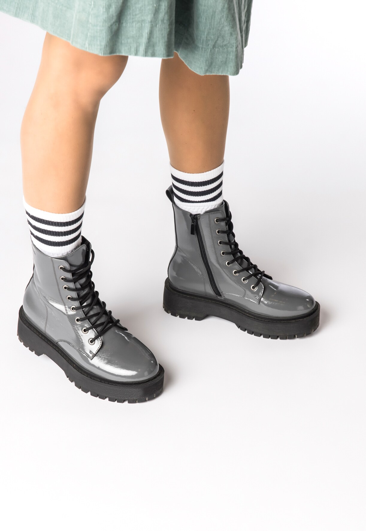 ATTITUDE, Boots Grå