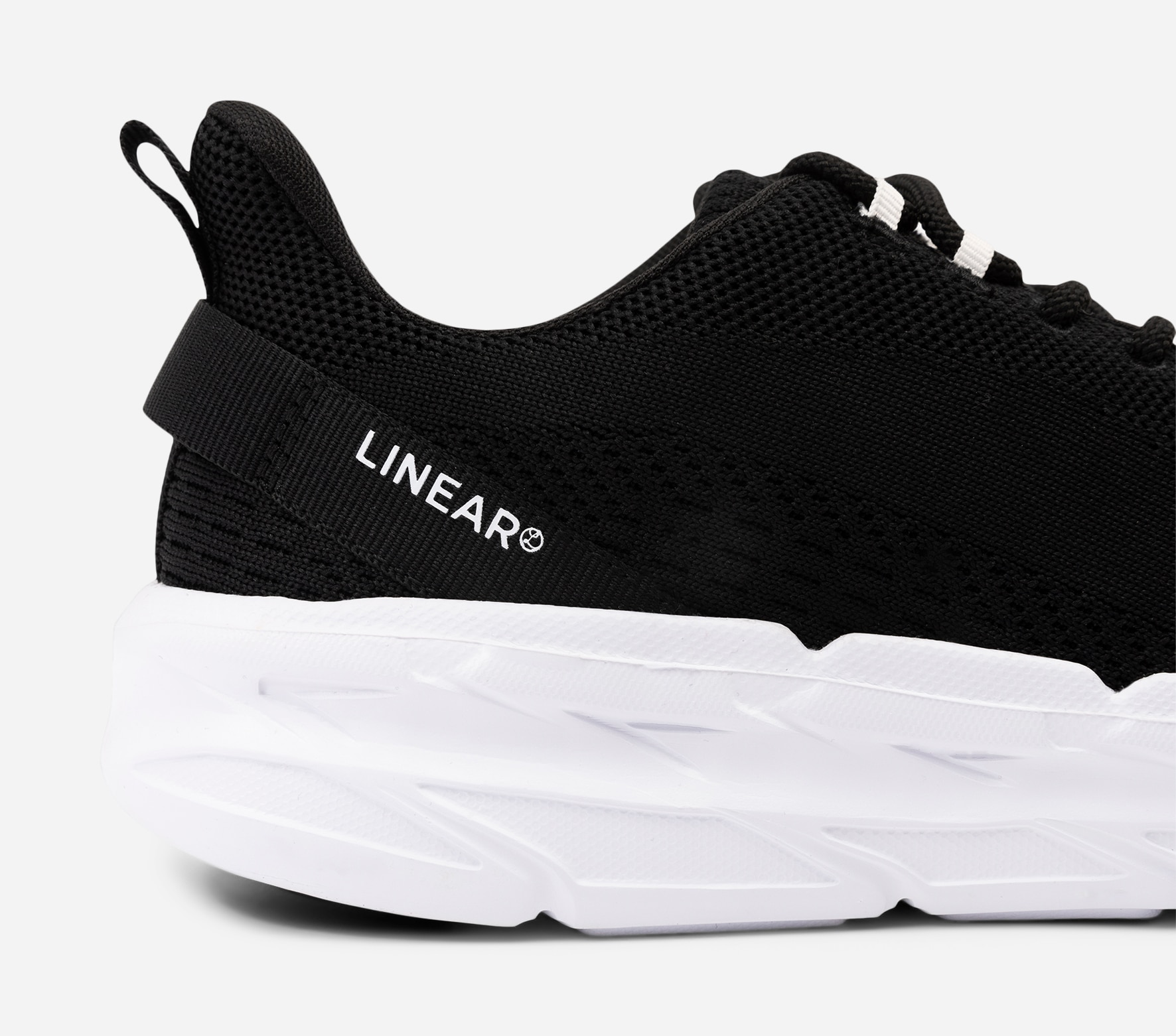 LINEAR, Sneakers Sort