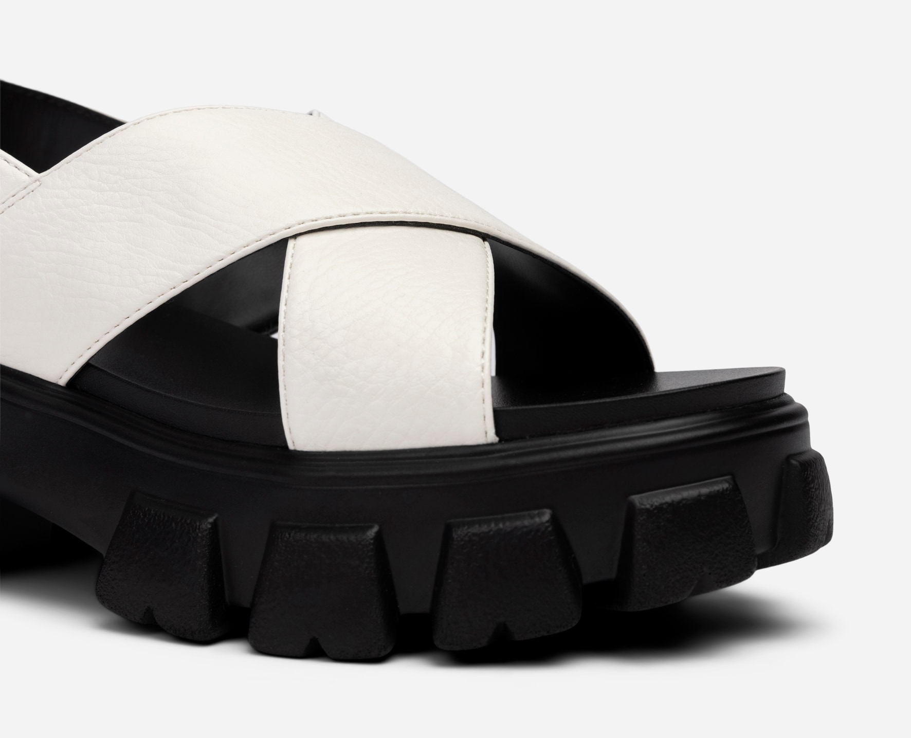 ATTITUDE, Sandal med reimer Hvit