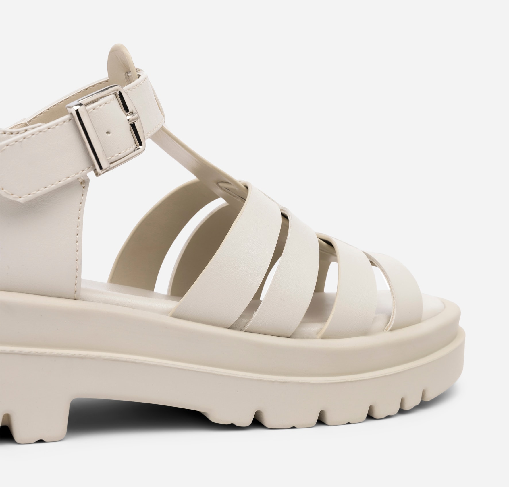 ATTITUDE, Sandal med reimer Beige