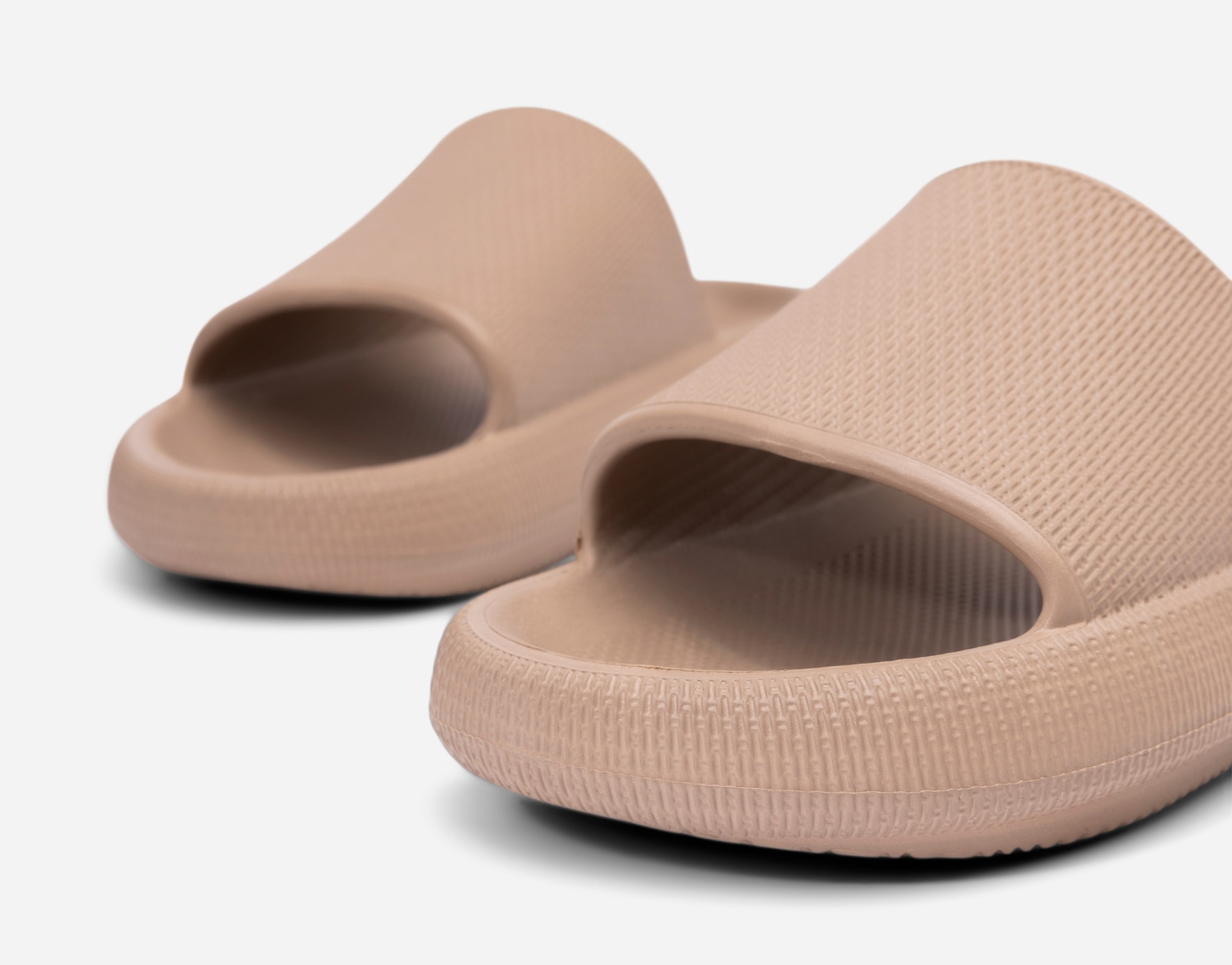 Attitude, Sandaler Brun