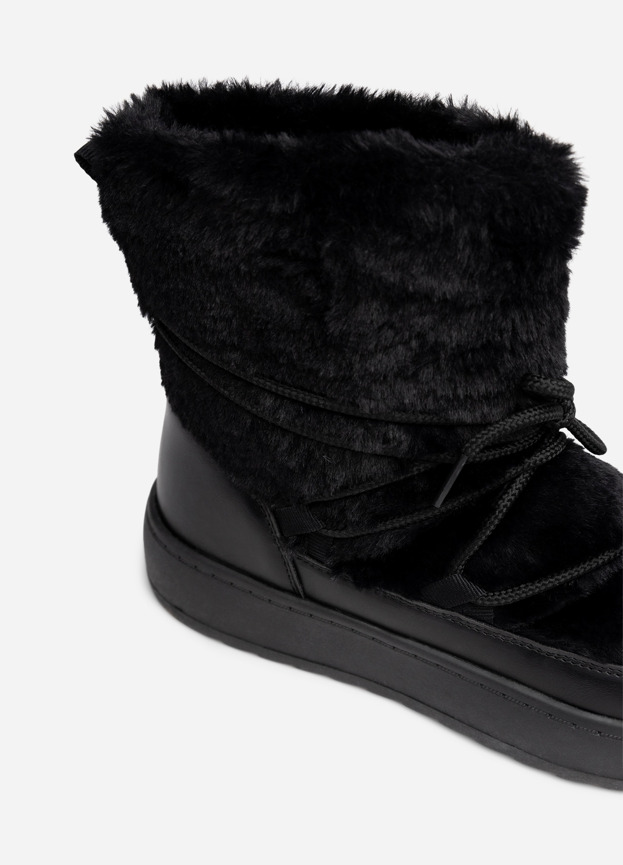 ATTITUDE, Varmforet boots med snøring Sort