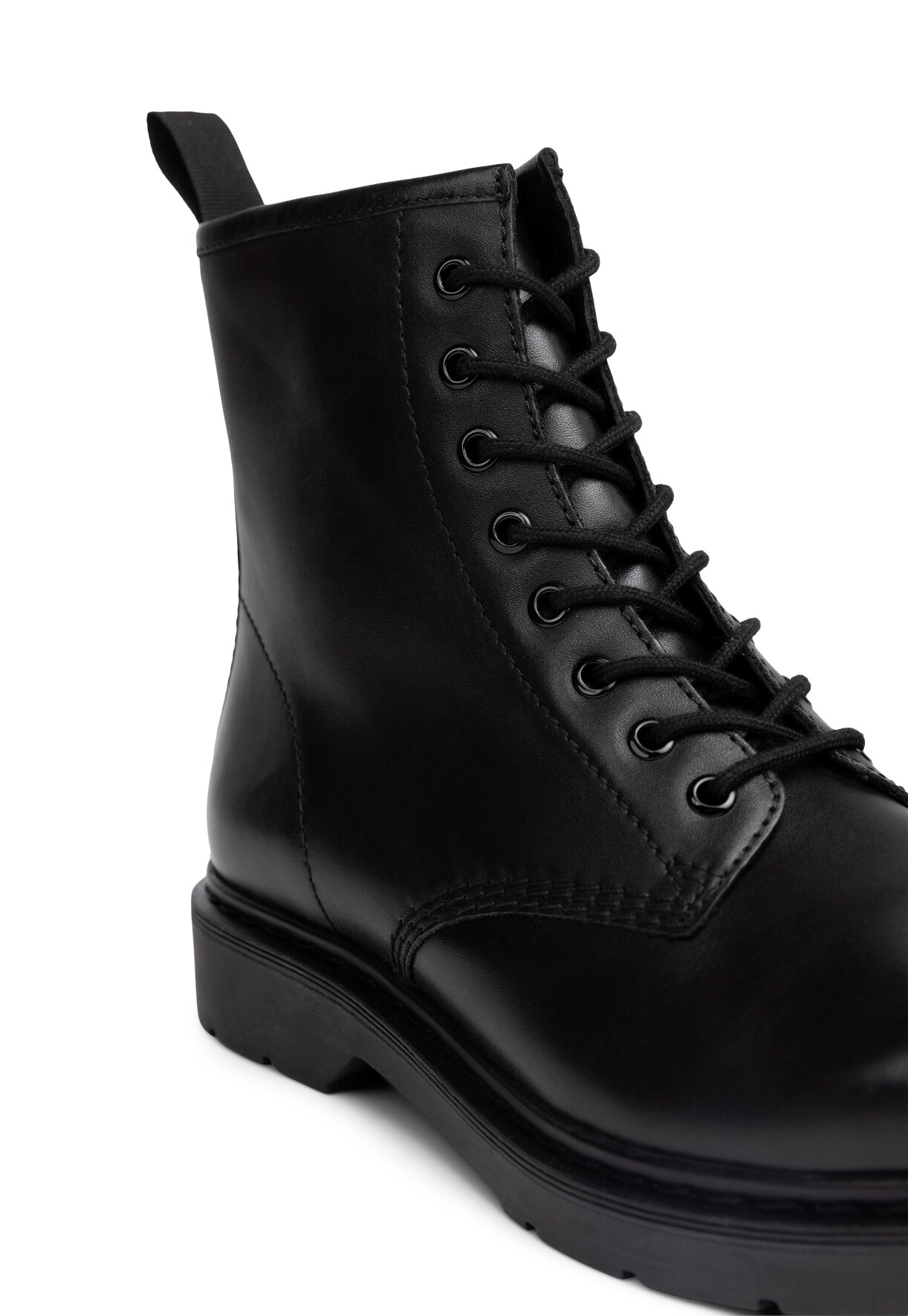 PACE, Boots Sort