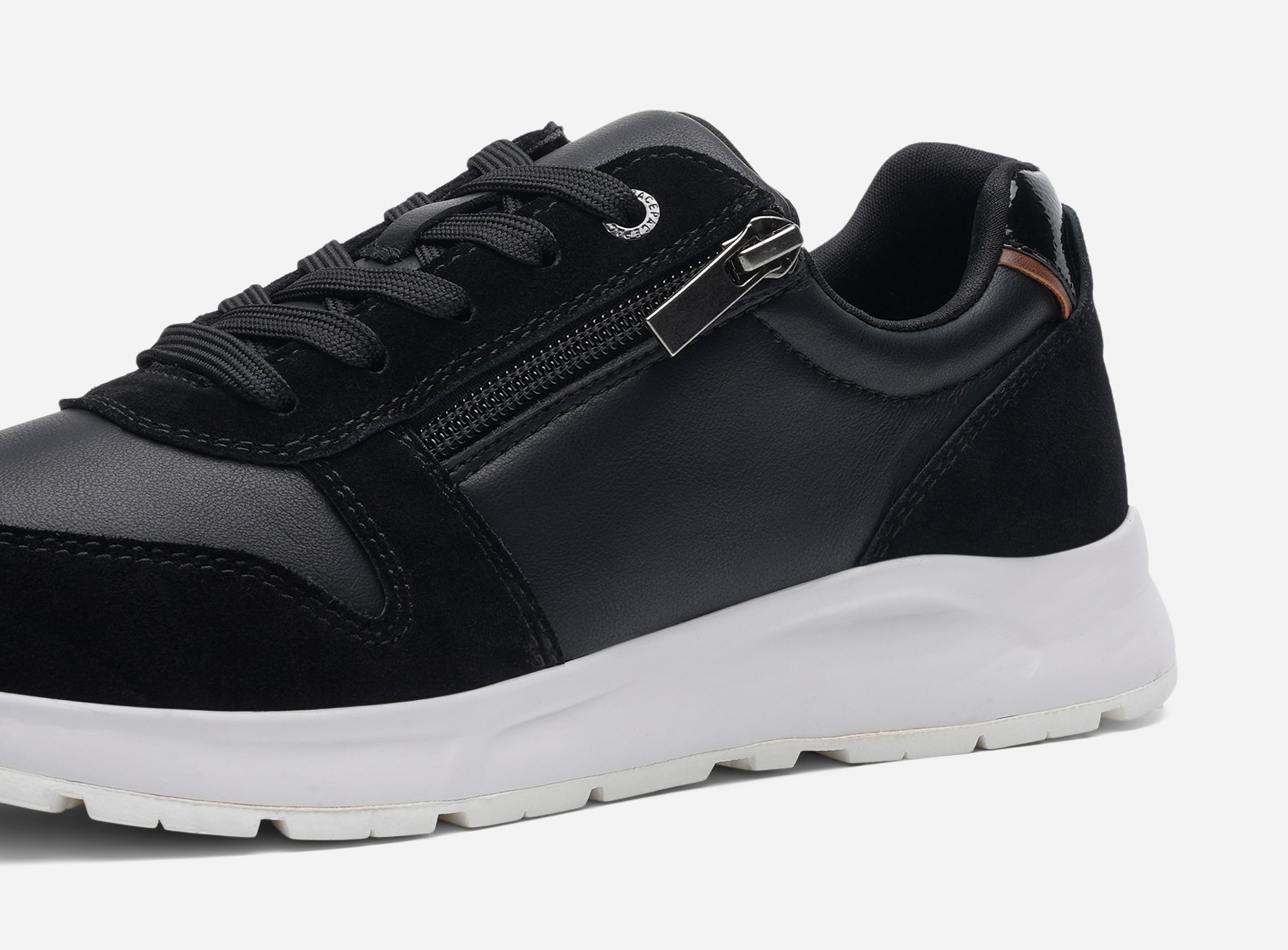 PACE, Sneakers Sort