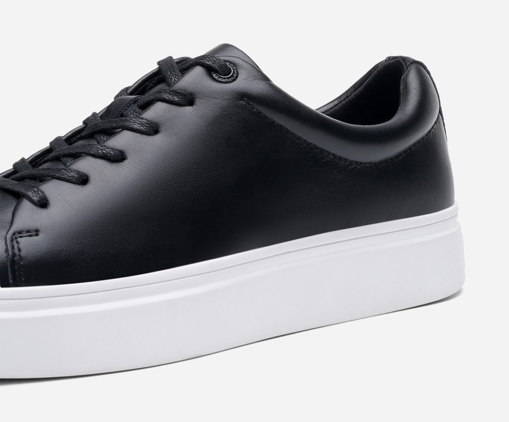 PACE, Sneakers Sort