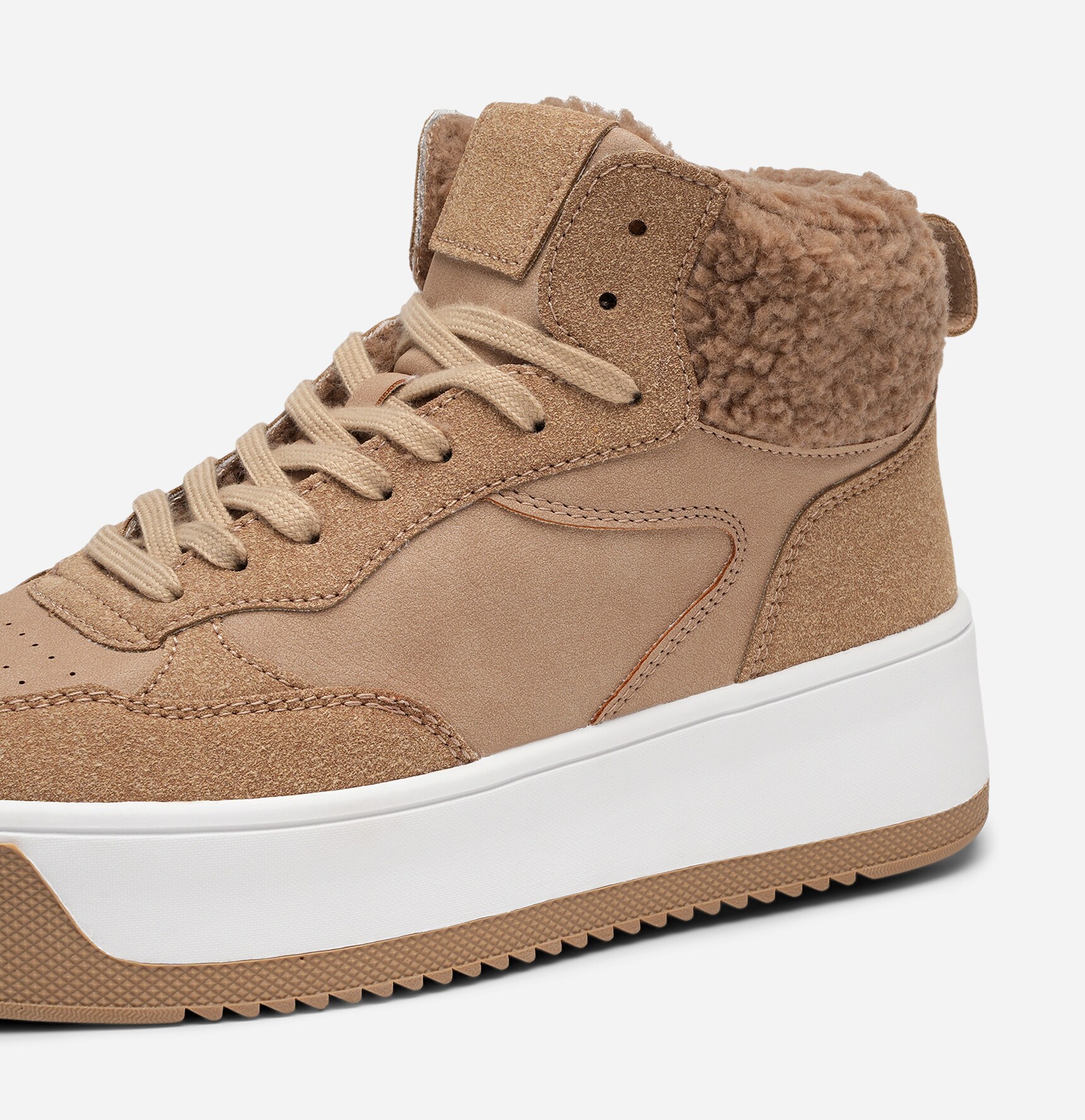 ATTITUDE, Varmforet høy sneakers Beige