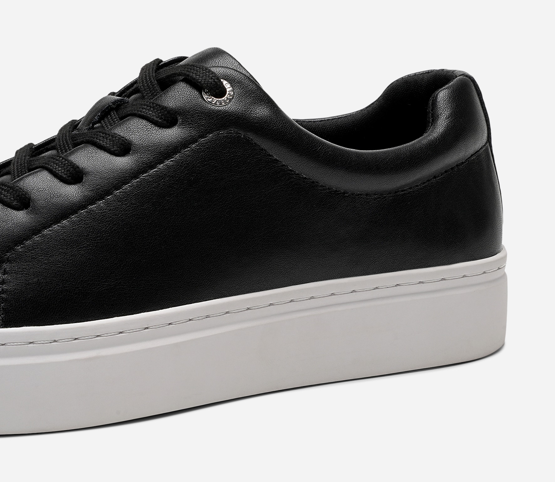 PACE, Sneakers Sort