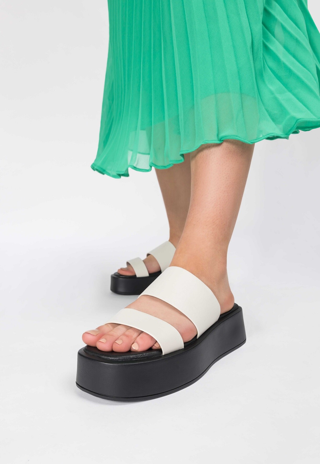 VOX, Sandalett med platåsåle Hvit