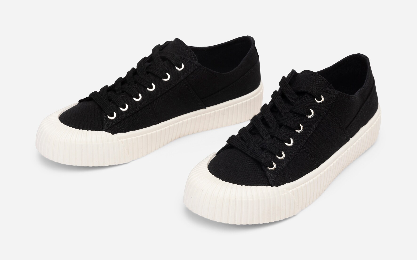 VOX, Sneakers Sort