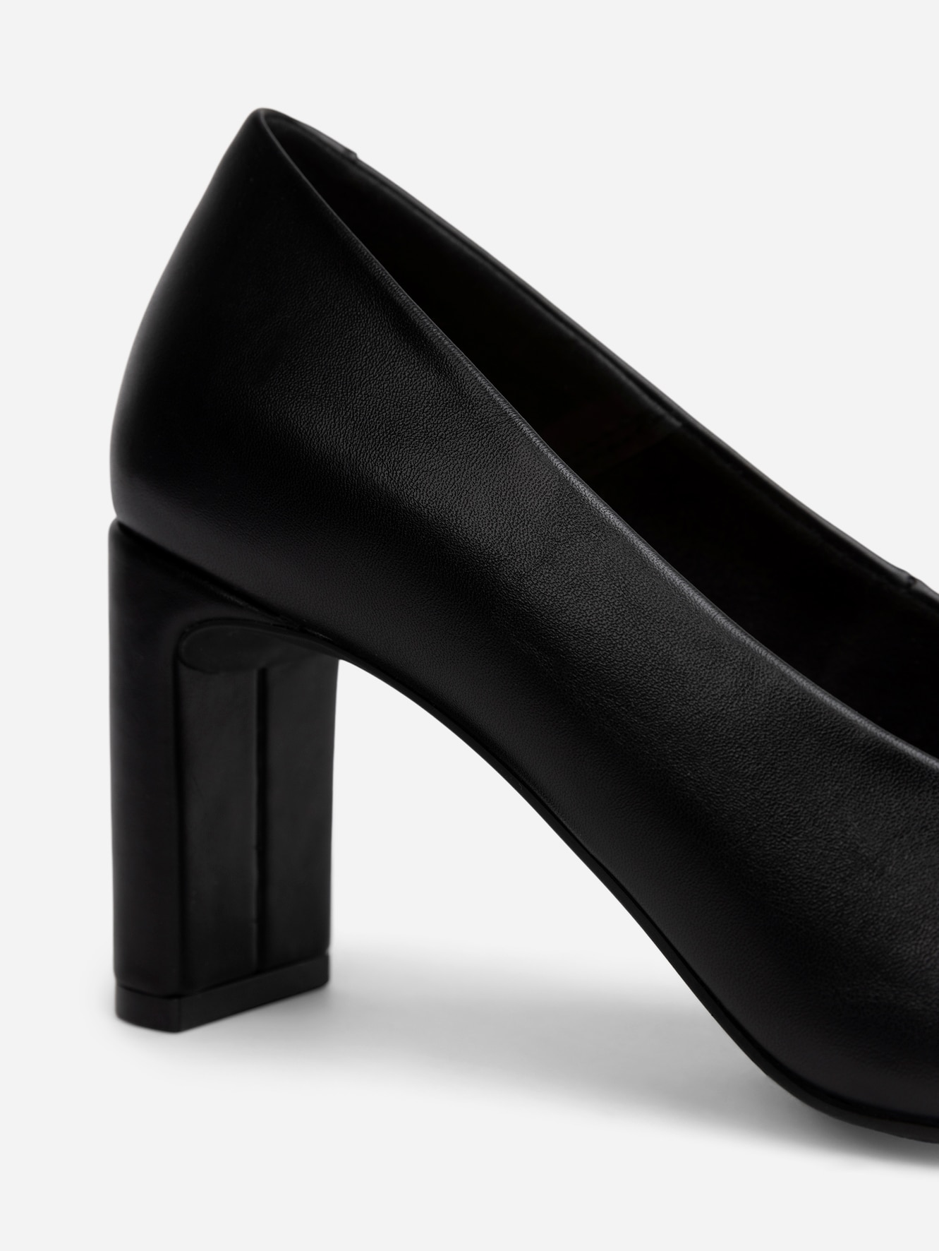 CLOU, Pumps Sort