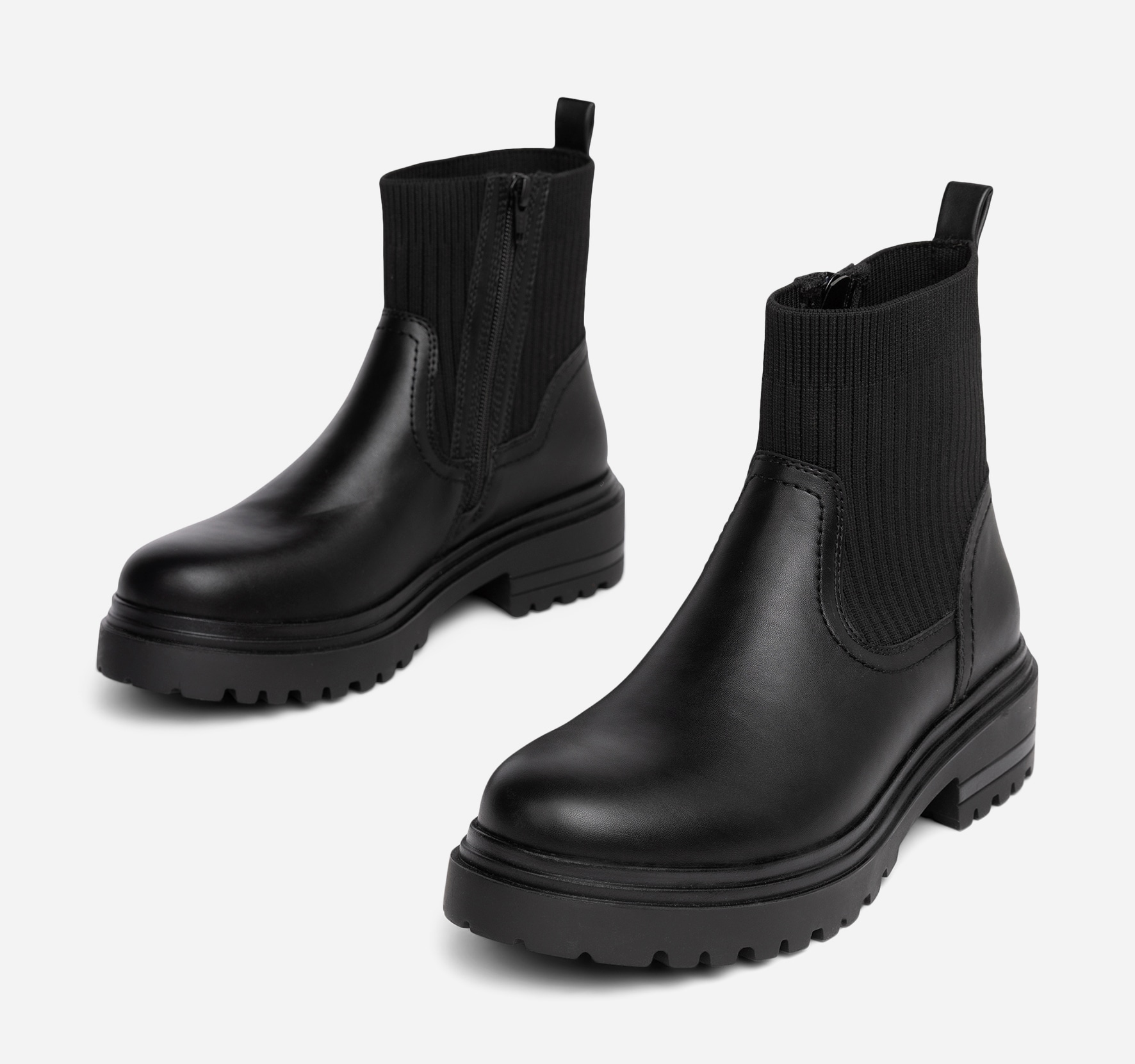 CLOU, Boots Sort