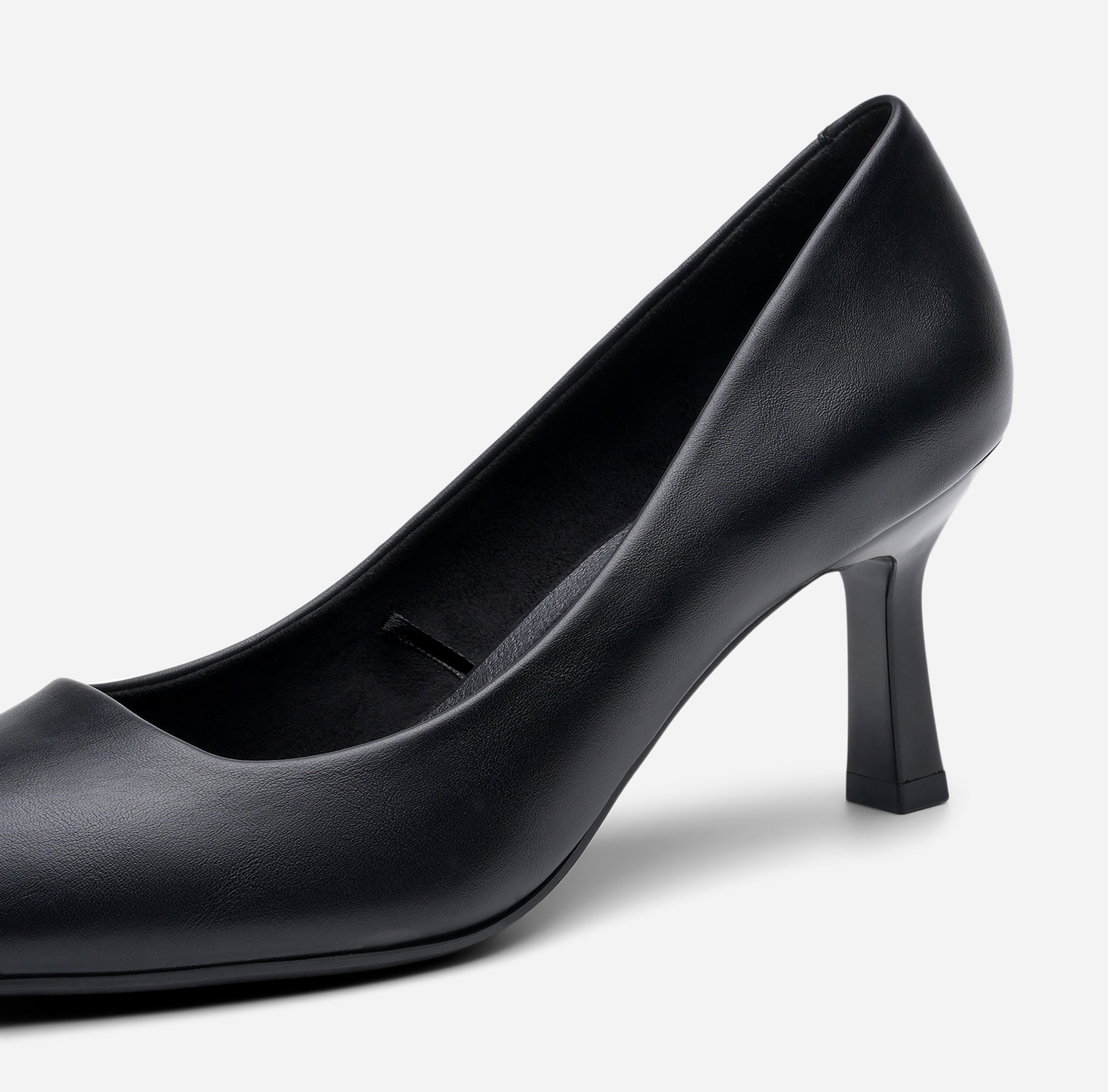 CLOU, Pumps Sort