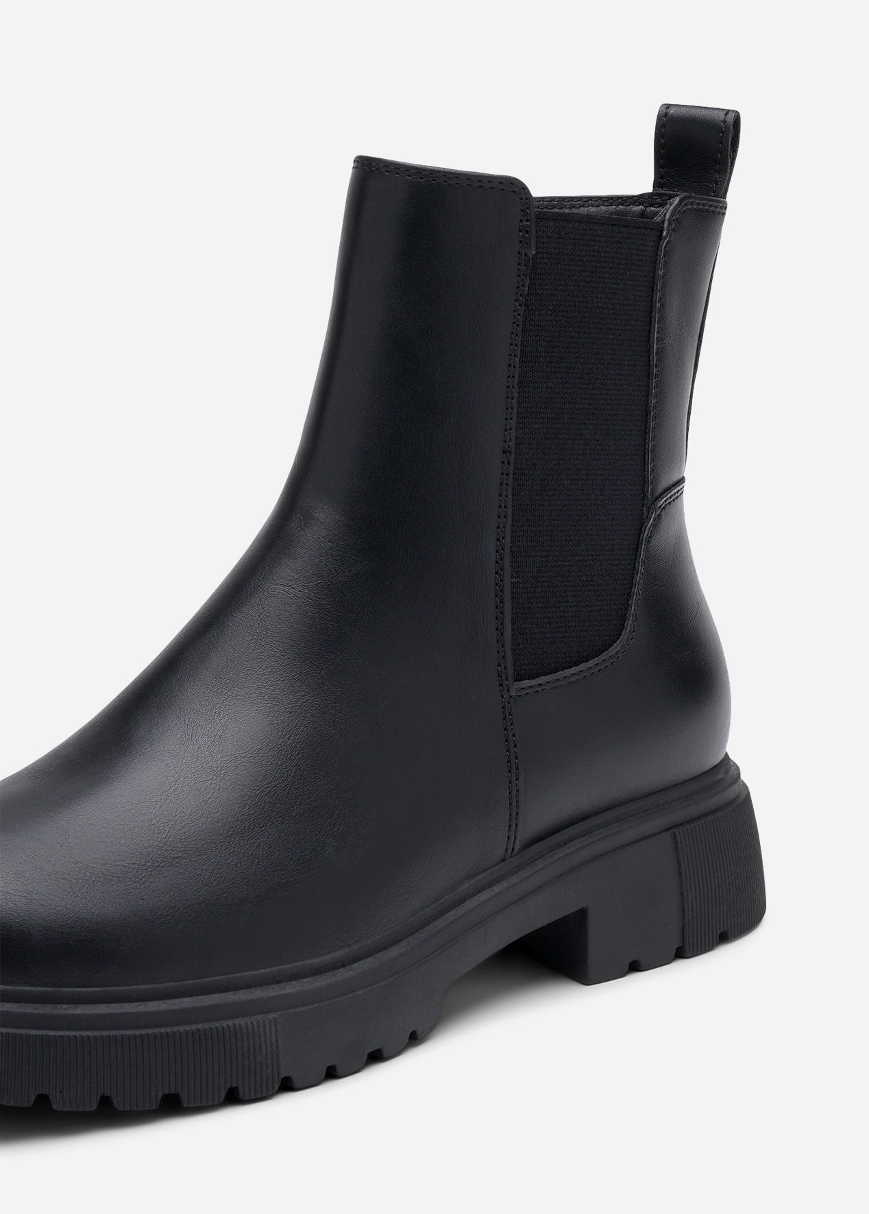 CLOU, Boots Sort