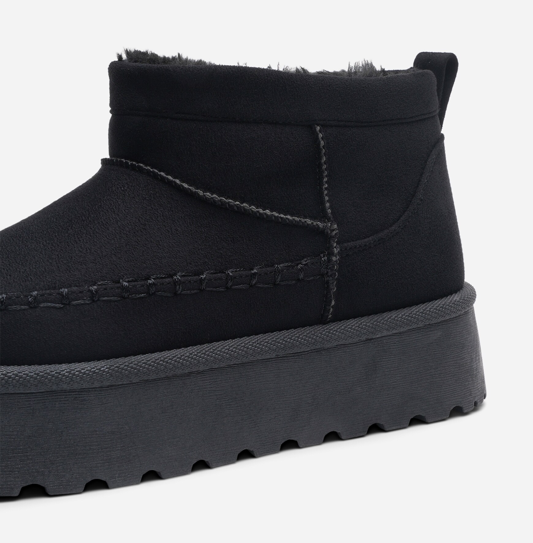 CLAUDIA GHIZZANI, Varmforet boots Sort