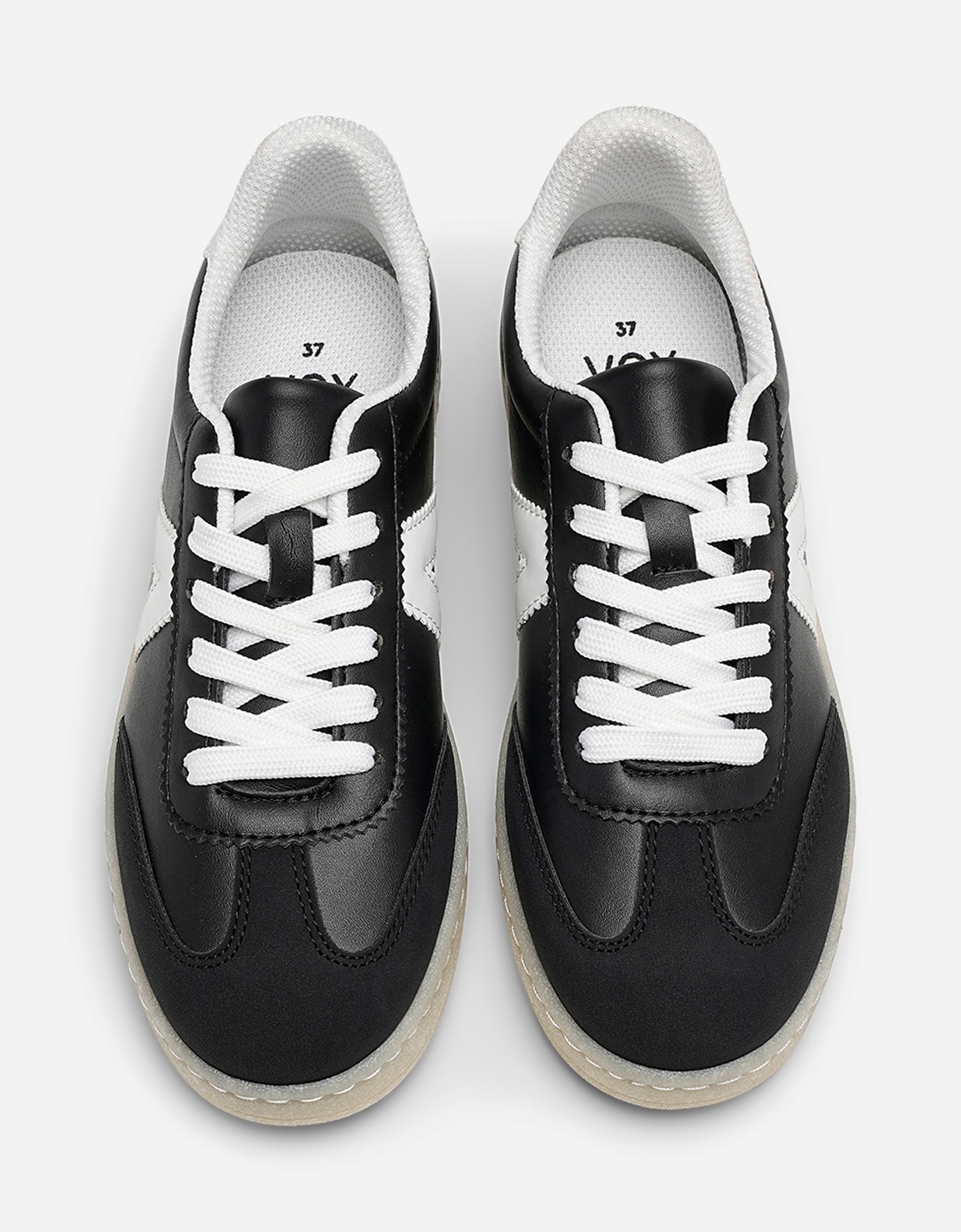 VOX, Sneakers Sort